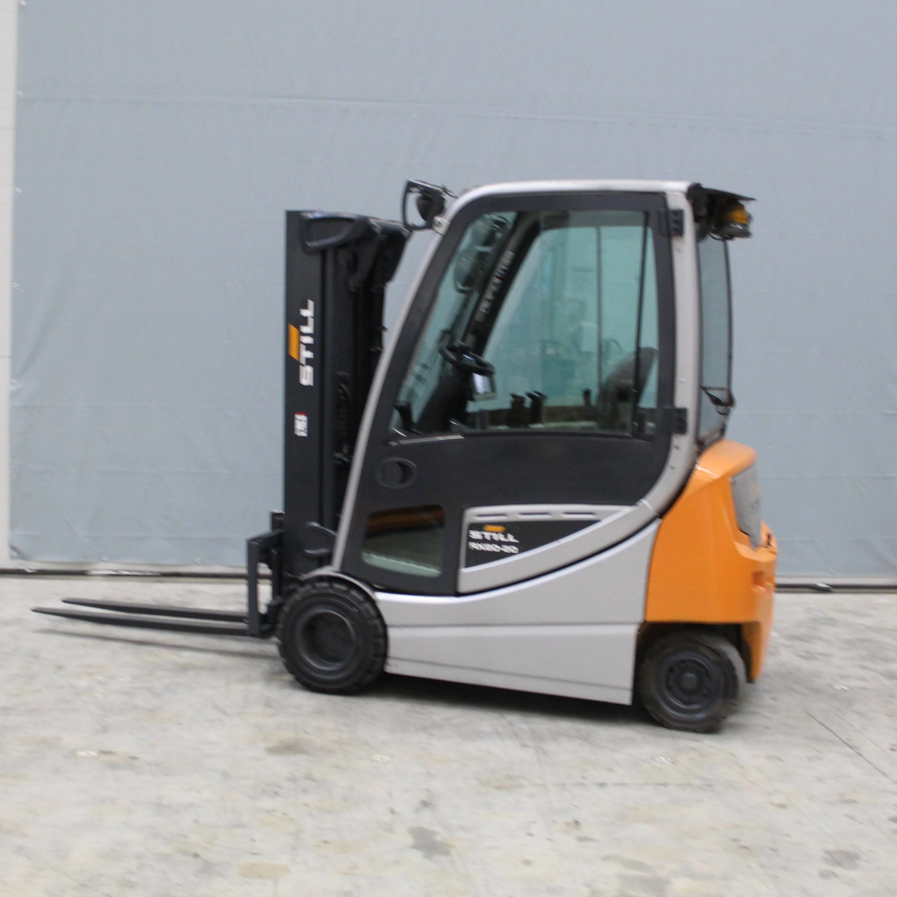 Stivuitor electric cu furci RX 20-20 P