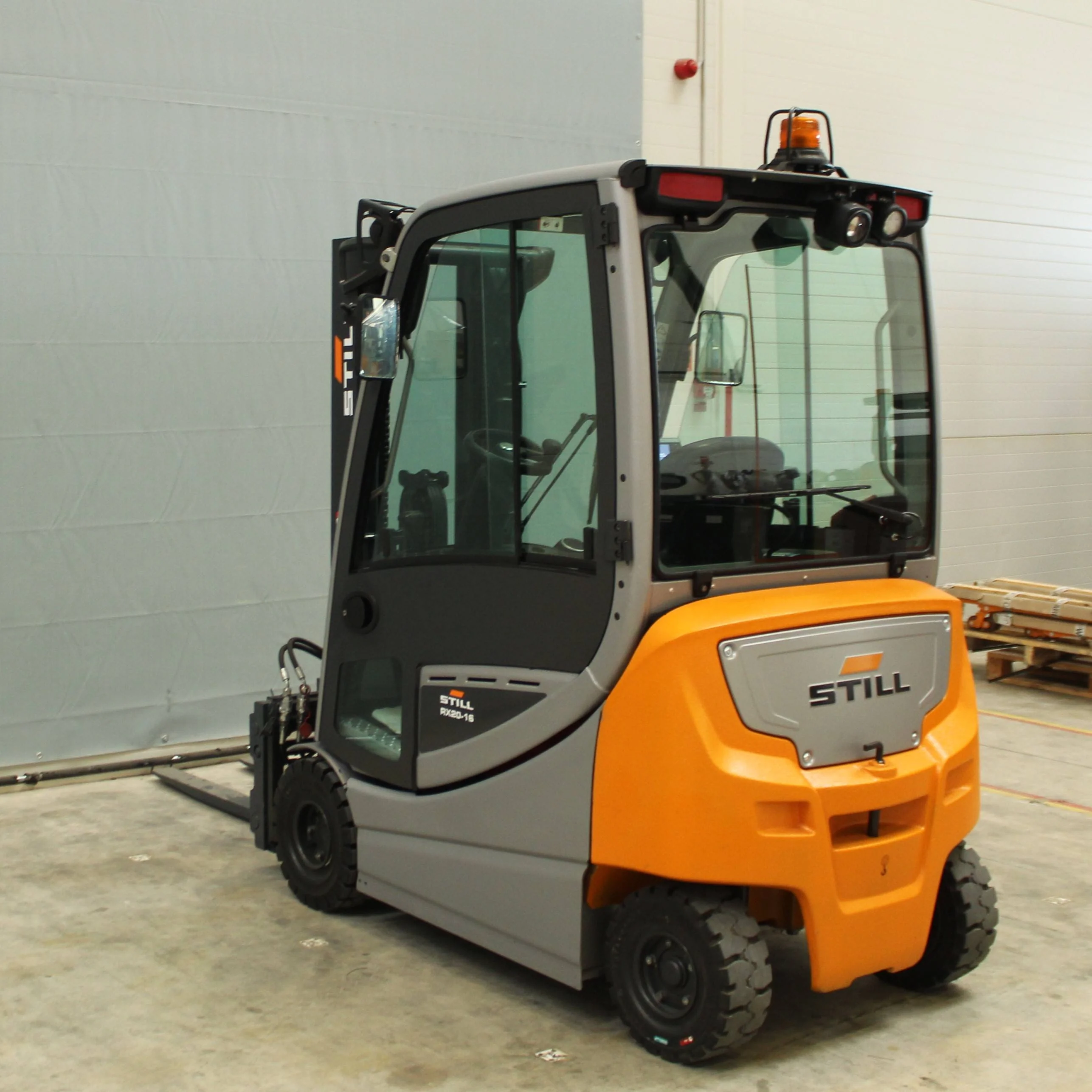 Stivuitor electric cu furci RX 20-16P
